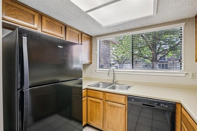 Building Photo - 13355 Water Oak Ln