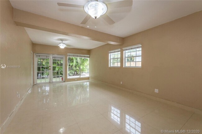Foto del edificio - 9025 Garland Ave