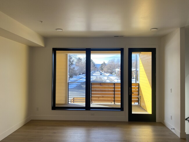 Foto del edificio - 305 W Peach St