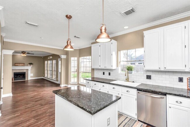 Building Photo - 6326 Old Hickory Dr