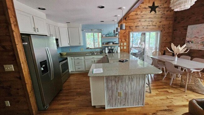 Building Photo - 112 Warpaint Ln