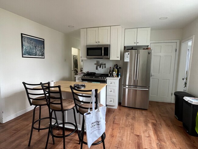 Building Photo - 92 Newton St