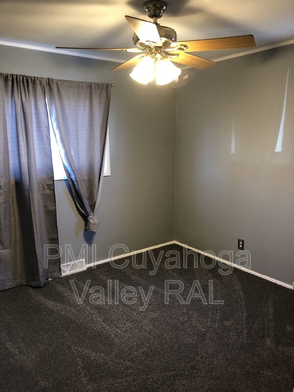 Building Photo - 754 Orville Ave