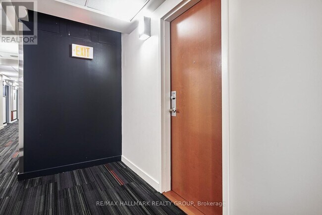 Photo du bâtiment - 324 Laurier Ave W