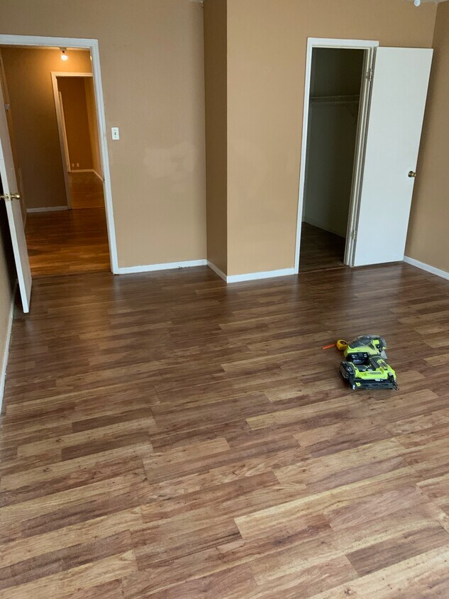 Foto del edificio - 2113 Greenbriar Colony Dr