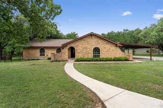 Building Photo - 203 Serenada Dr