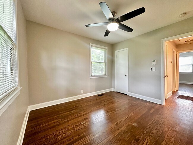 Building Photo - 2 BR House on Corner Lot in South Nashville
