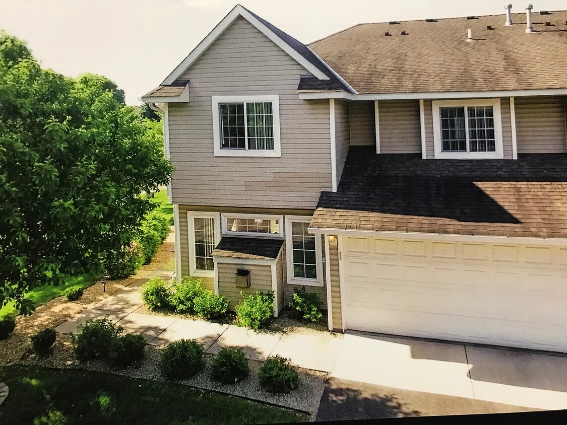 Awesome 3 bedroom Town Home in Champlin - 12357 Zealand Ave N