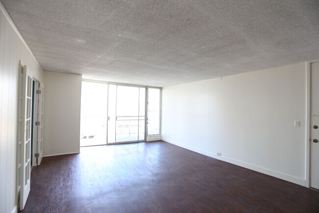 Foto del edificio - Liliuokalani Plaza – 2 bedroom, 2 bath with 1 covered parking