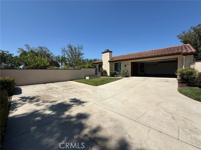 Building Photo - 860 Calle del Sol