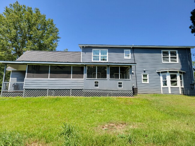 Building Photo - 303 Pineview Rd