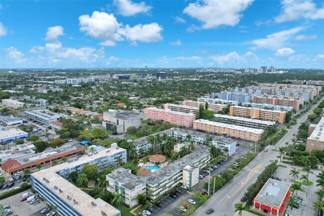 Building Photo - 1333 E Hallandale Beach Blvd