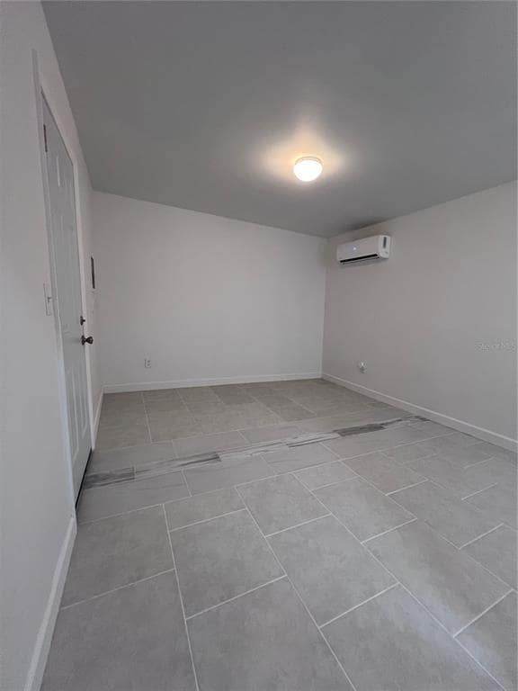 Building Photo - 118 W Sligh Ave