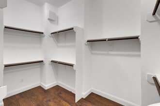 Building Photo - 1030 W 26th St