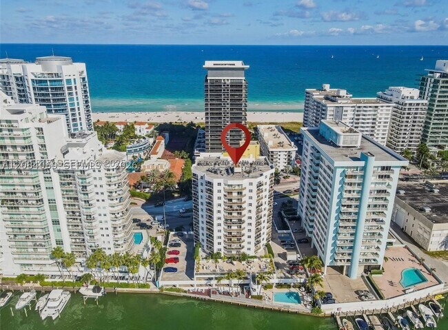 Foto del edificio - 5880 Collins Ave