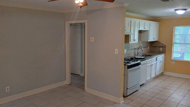 Building Photo - 4754 Alvin St