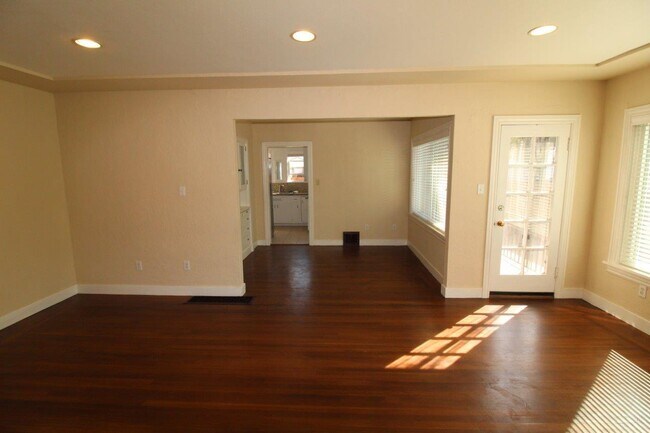 Foto del edificio - Concord Beautiful 2 bedroom 1 bath home wa...