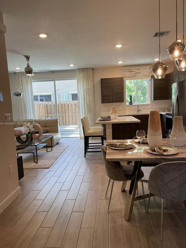 Building Photo - 2423 SE 11th St