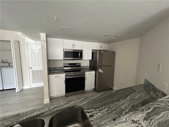 Building Photo - 1769 Four Mile Cove Pkwy