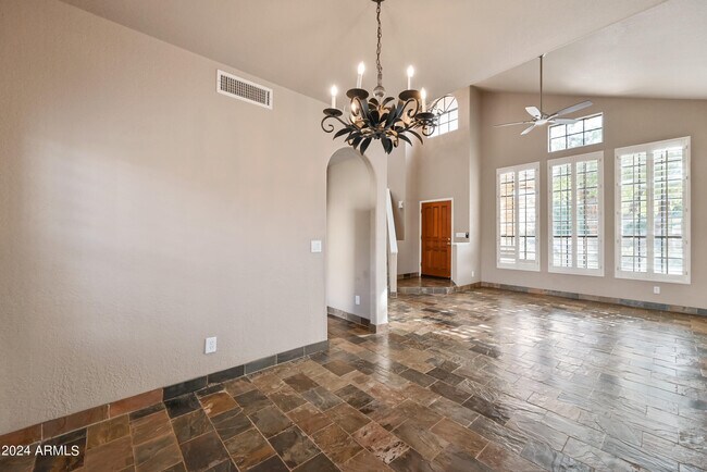 Foto del edificio - 9166 E Laurel Ln