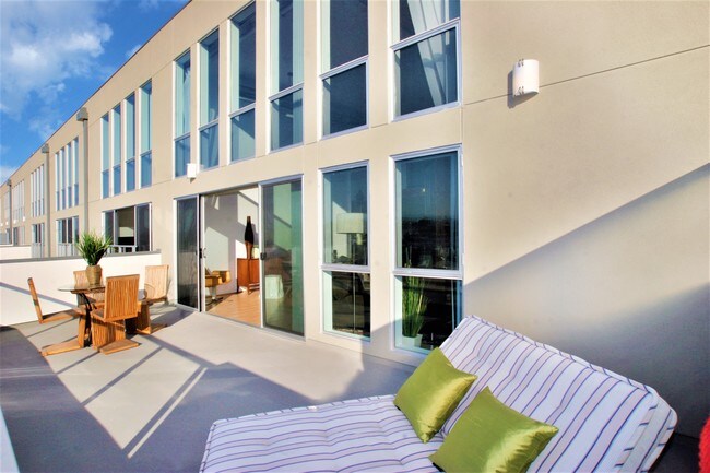 2x2 LOFT - Escalera de caracol - The R2 by CLG