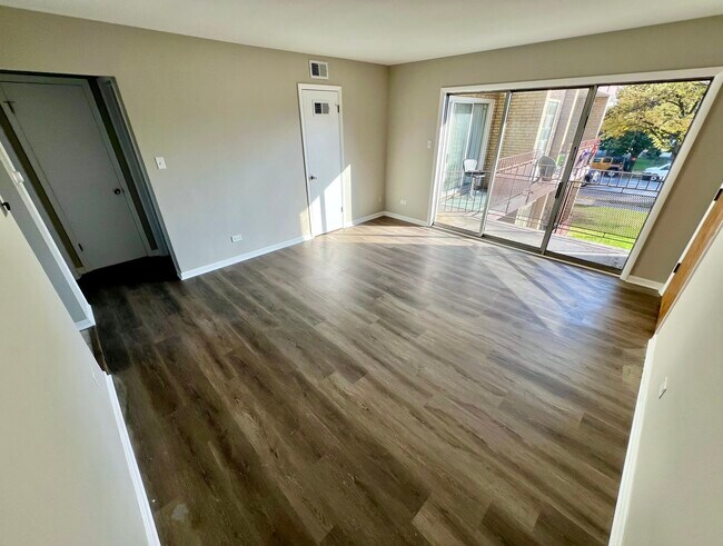 Building Photo - 5849 S Francisco Ave