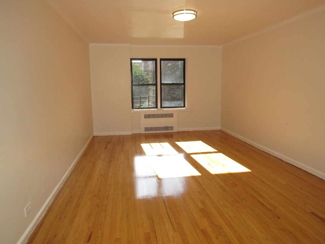 Foto principal - 65-9 99th St