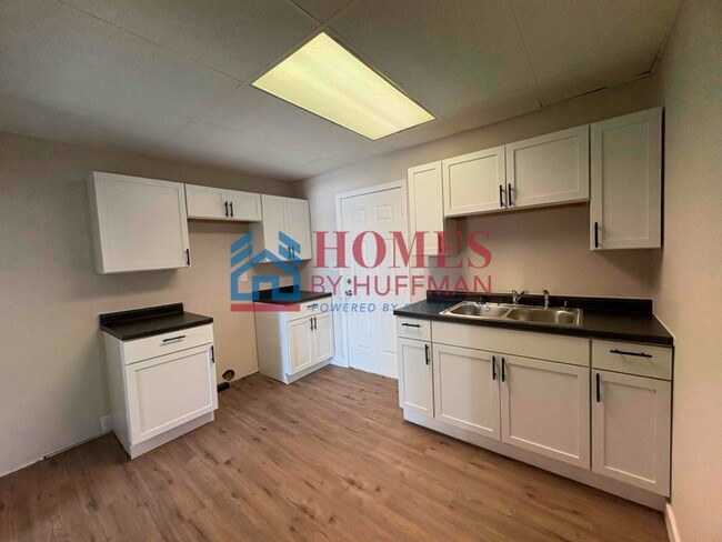 Building Photo - Four Bedroom House | Move In Ready