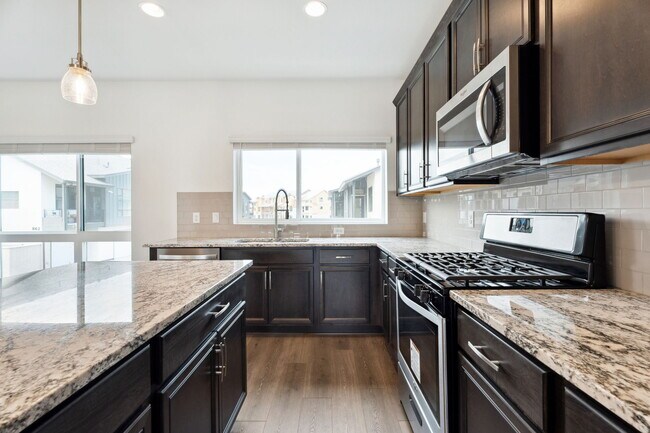 Building Photo - 869 Birdwhistle Ln