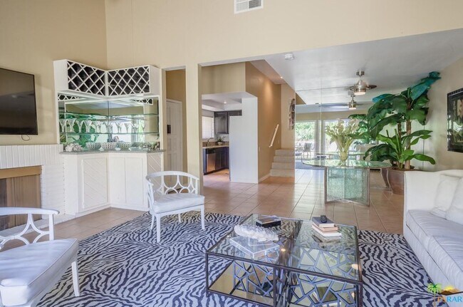Building Photo - 2600 S Palm Canyon Dr