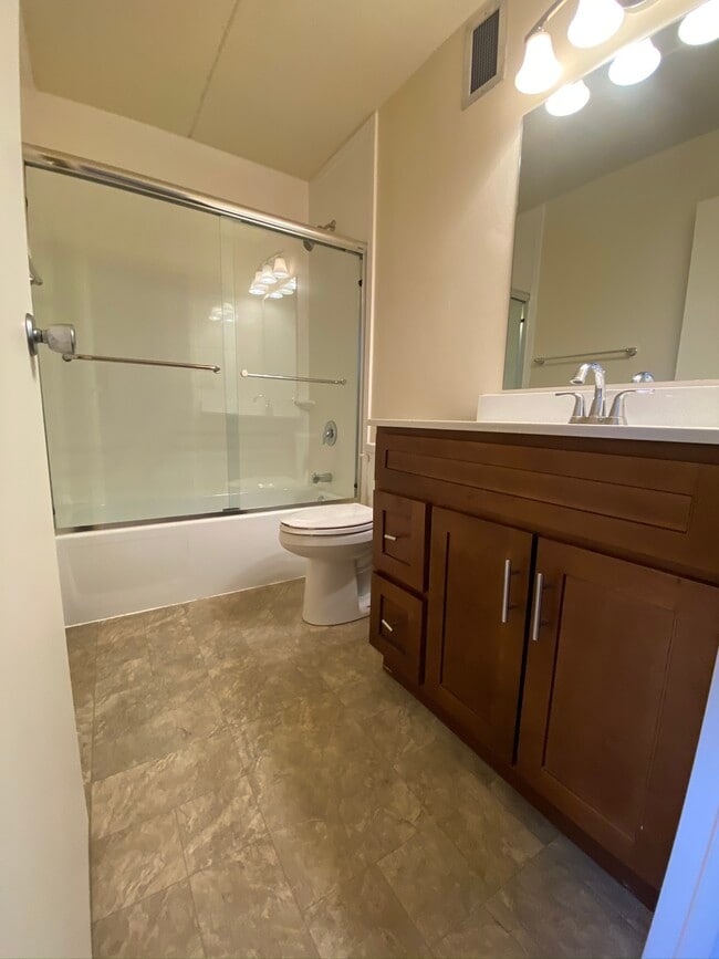 Photo - AMBERSON PLAZA Apartments