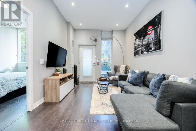 Photo du bâtiment - 8-108 Fieldway Rd