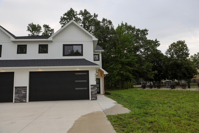 Building Photo - 5008 Danbury Pl