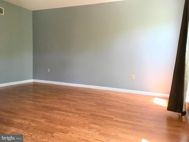 Building Photo - 104 W Flagstone Dr