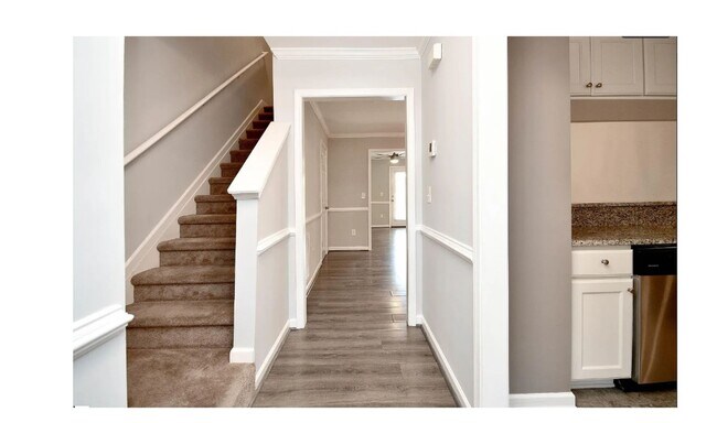 Foto del edificio - Charming 2-bedroom, 2.5-bathroom townhouse...