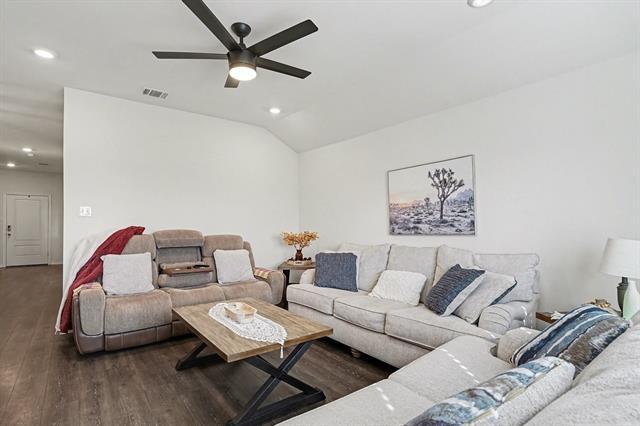 Building Photo - 604 Chuck Wagon Dr