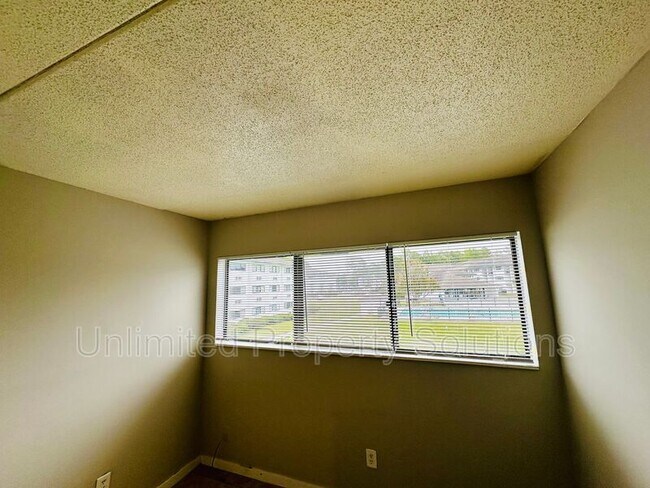 Foto del edificio - 454 Racine Dr