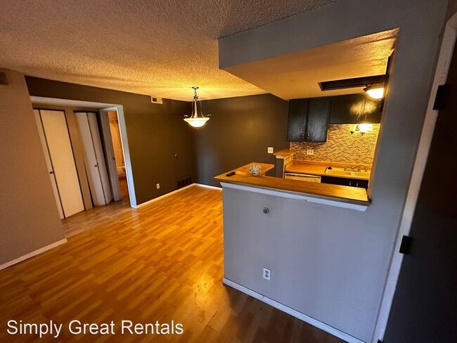 Building Photo - 1 br, 1 bath House - 1881 S Pitkin St #B