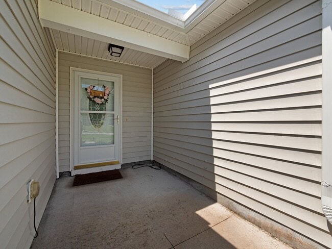 Building Photo - 204 Jasmine Ln