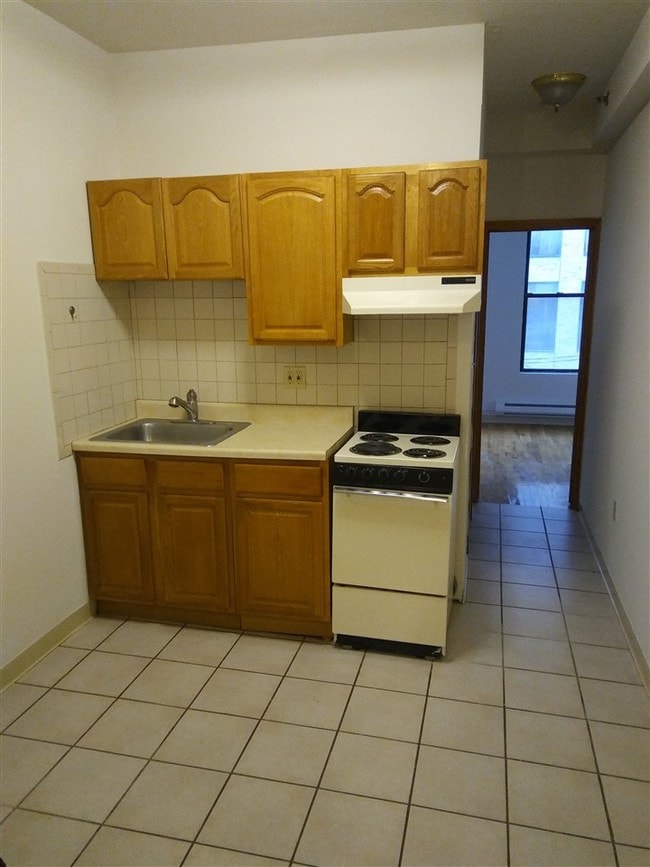 Building Photo - 1409 Grand St