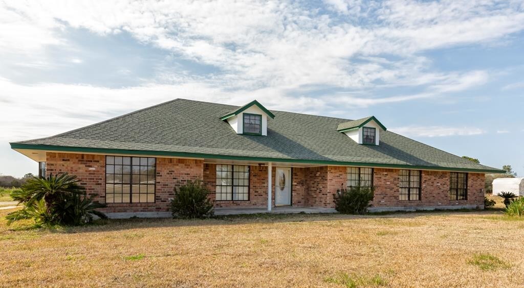 2304 Hayes Rd, Winnie, TX 77665 House Rental in Winnie, TX