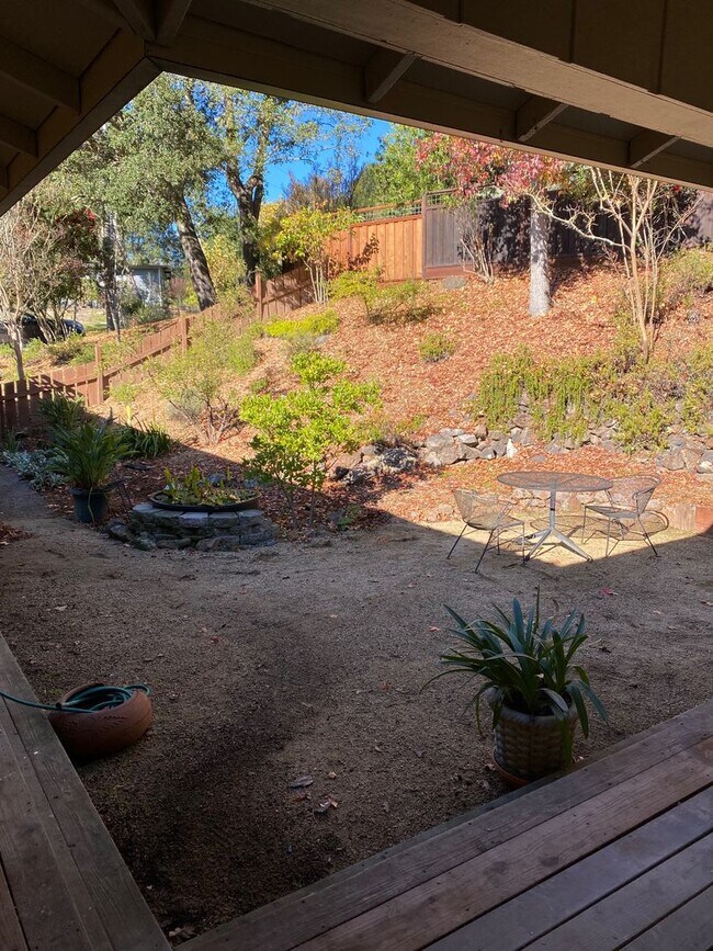 Foto del edificio - 4 Bedroom 2 Bathroom Single Family Home in...