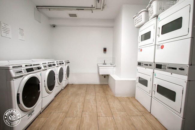 Foto del edificio - 836 Bergen St