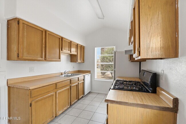 Building Photo - 10969 Duke Snider Cir