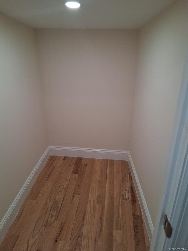 Foto del edificio - 601 E 226th St