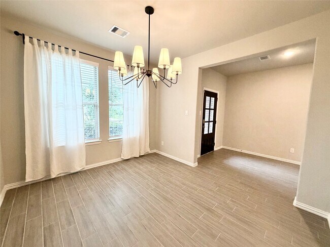 Foto del edificio - 8319 Divot Trce