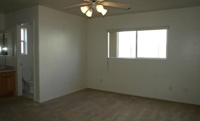 Foto del edificio - 8400 E Stevens Dr