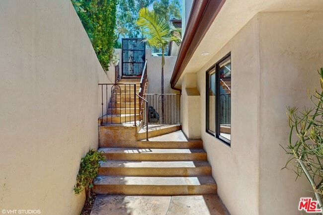 Building Photo - 3311 Deronda Dr