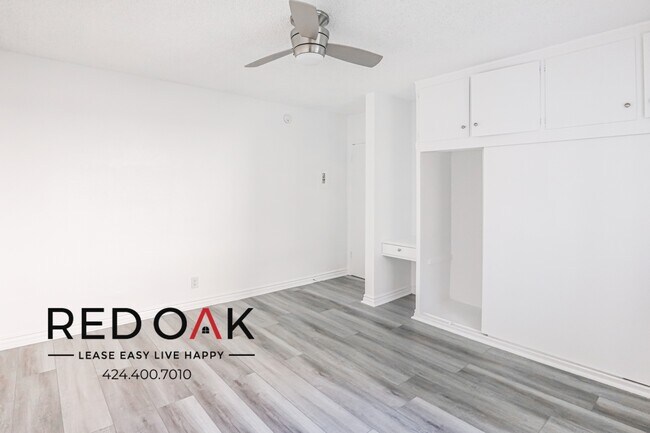 Foto del edificio - Spacious, Bright, and Sunny Completely Rem...
