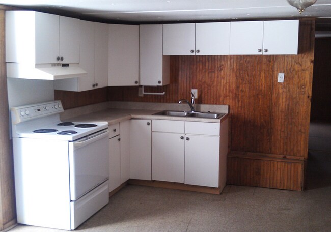 Building Photo - 7839 Suncoast Dr